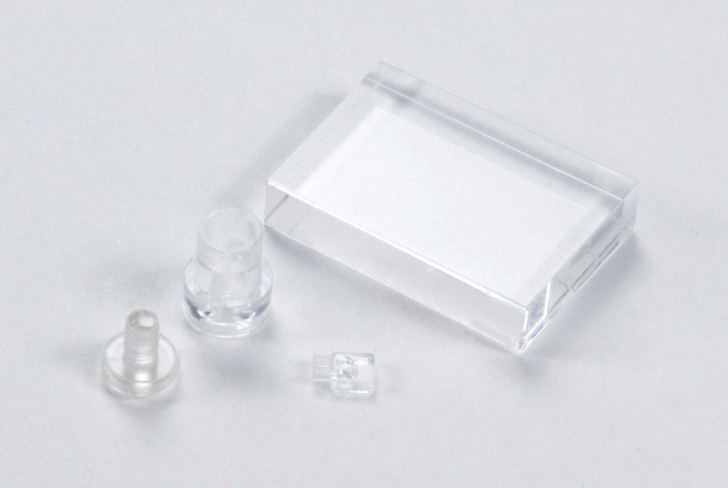 Molded plastic optical components