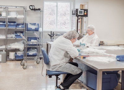 medical-clean-room-assembly Medical clean room assembly workers